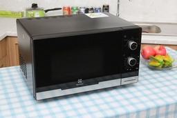 Lò Vi Sóng Electrolux EMM2308X 23 Lít giúp mẹ bỉm sữa tiết kiệm thời gian