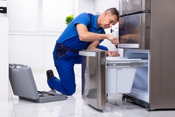 Tủ lạnh Sharp bị chảy nước ở phía sau là do đâu? Hướng dẫn cách xử lí.