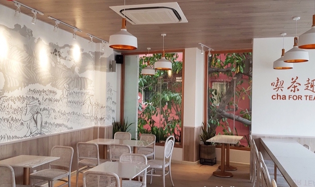 Quán cà phê có nên lắp điều hòa Daikin 28000 FTF85XV1V hay không?