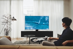 So sánh chất lượng hình ảnh của smart tivi samsung Oled QA65S90DAKXXV và Qled 65 inch QA65Q70DAKXXV.