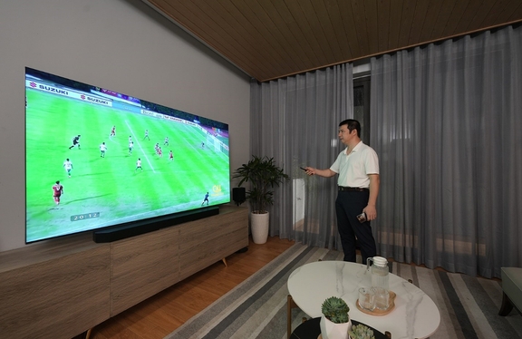 Giao diện smart tivi LG 55UA8055PSA 55 inch 4K có dễ dùng cho người già?