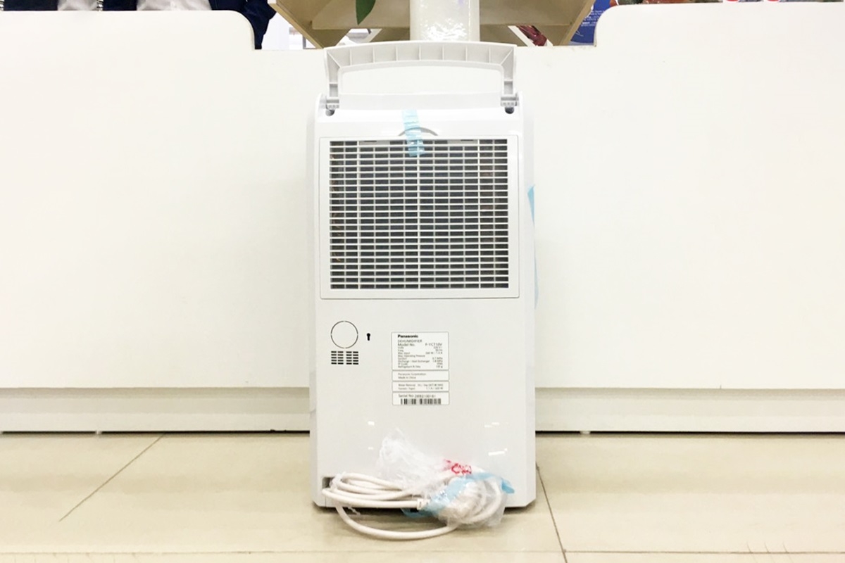 Tạm biệt nỗi lo quần áo ẩm mốc mùa mưa với máy hút ẩm Panasonic F-YCT10V