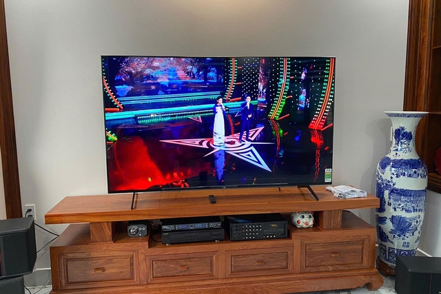 Tivi Sony 65 inch 4K K-65S30 có giá bao nhiêu, được sản xuất ở đâu và có đặc điểm nổi bật gì?