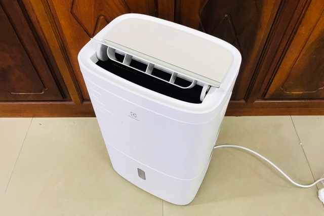 Có nên đầu tư máy hút ẩm Electrolux EDH10TRBW1 cho mùa nồm?