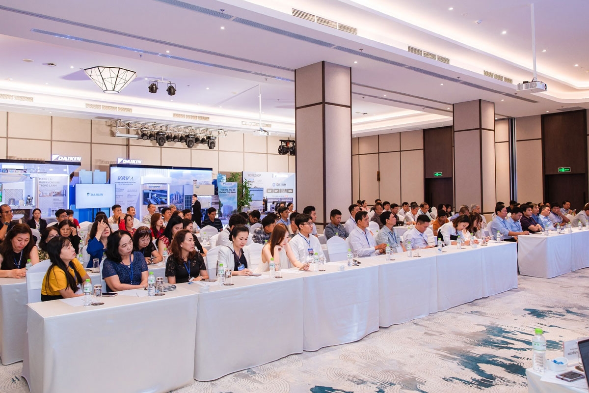 Những ai nên ưu tiên sử dụng điều hòa âm trần nối ống gió Daikin FBA125BVMA9/RZF125DYM?