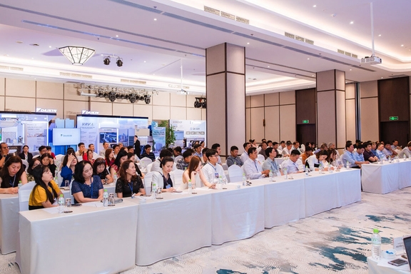 Những ai nên ưu tiên sử dụng điều hòa âm trần nối ống gió Daikin FBA125BVMA9/RZF125DYM?