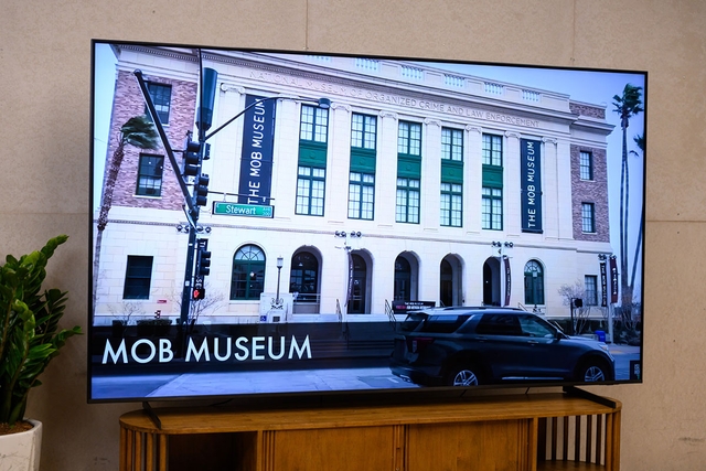 Review tivi Samsung Neo QLED 100 inch QA100QN80FKXXV với kích thước khổng lồ