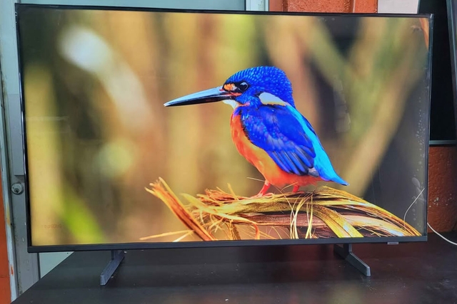 Có nên mua smart tivi Samsung UA43U8000FKXXV? Review thực tế ưu và nhược điểm