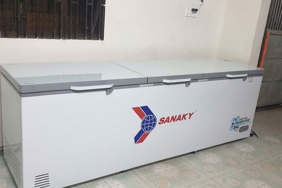 Chọn mua tủ đông không nên bỏ lỡ tủ đông Sanaky VH-1199HY4K