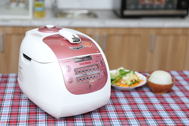 Nồi cơm điện tử Cuckoo CRP-G1015M 1.8 lít cho những bữa ăn thêm chuẩn vị hơn