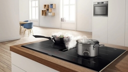 Bếp từ kết hợp hút mùi Bosch PXX875D67E – Món ăn ngon, không gian bếp sạch