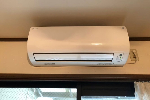 Người tiêu dùng khen và chê điều hòa Daikin 12000btu 1 chiều FTKY35ZVMV ở điểm nào?