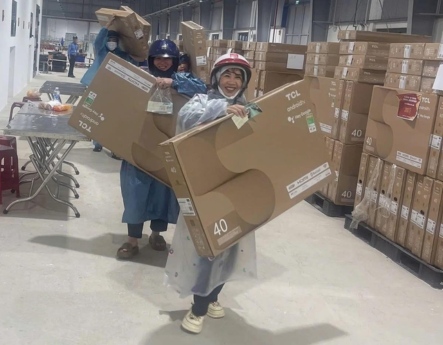 Loạt tivi phân khúc tầm trung giảm về dưới 18 triệu đồng, sở hữu công nghệ hình ảnh hàng đầu