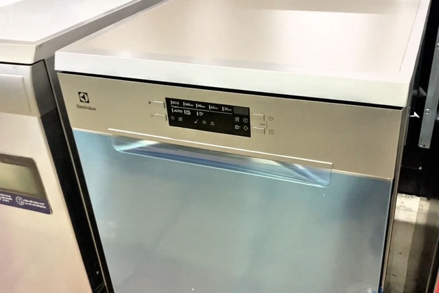 Đánh giá chi tiết máy rửa bát Electrolux 13 bộ ESA47200SX