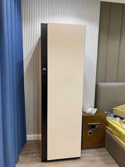 Tủ chăm sóc quần áo LG SC5MBR80H sản phẩm duy nhất được tích hợp bàn là cầm tay trong máy