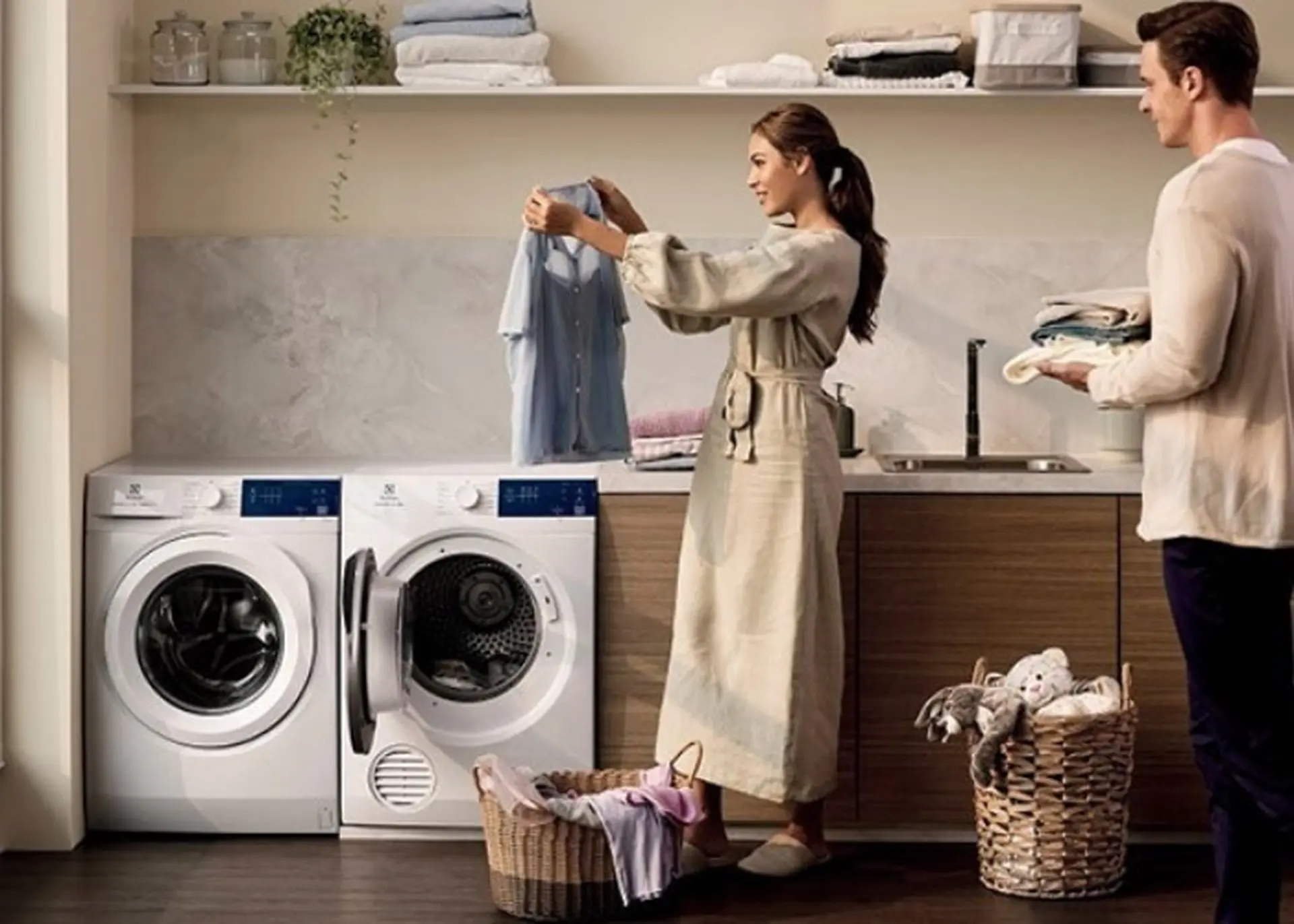 Máy giặt sấy Electrolux 9kg sấy 6kg EWW9024P3WC tiêu thụ khoảng bao nhiêu điện và nước mỗi lần giặt?