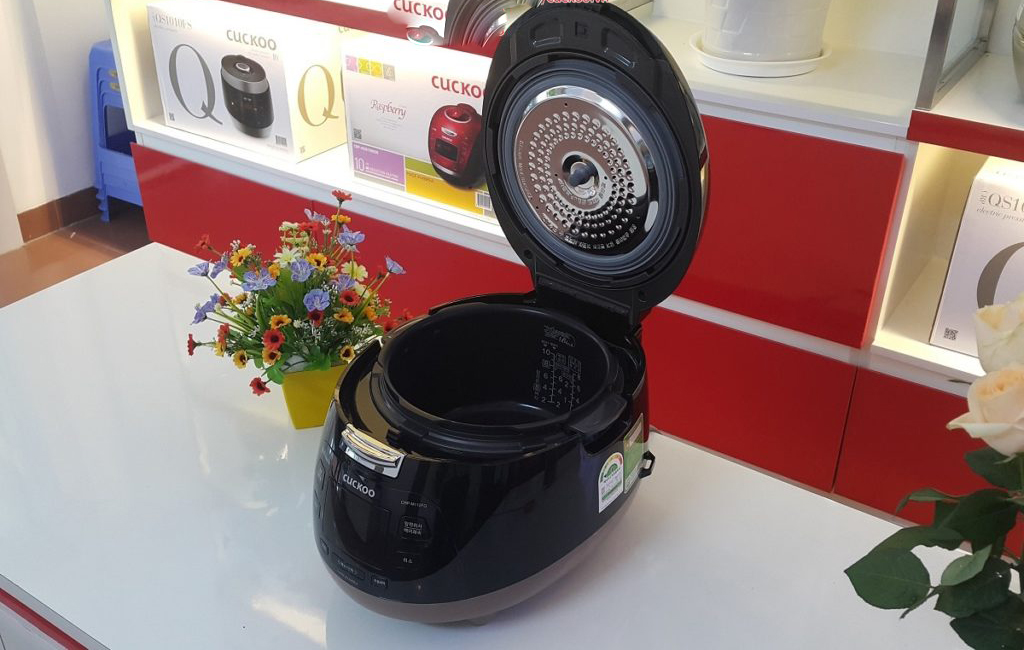 Lý do nên chọn nồi cơm điện Cuckoo CRP-M112FG cho căn bếp gia đình bạn