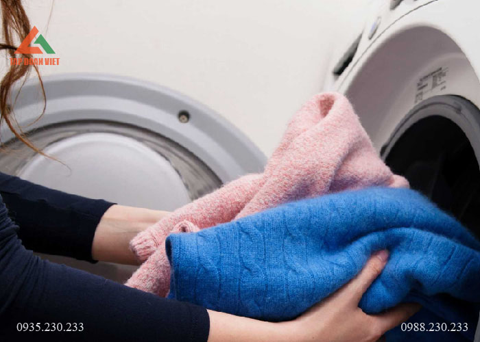 Mẹo xử trí khi giặt áo len bằng máy giặt bị xù lông