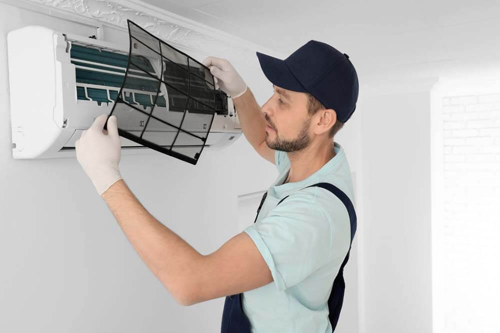 Nguyên nhân và cách khắc phục điều hòa thổi ra hơi nóng, có mùi hôi