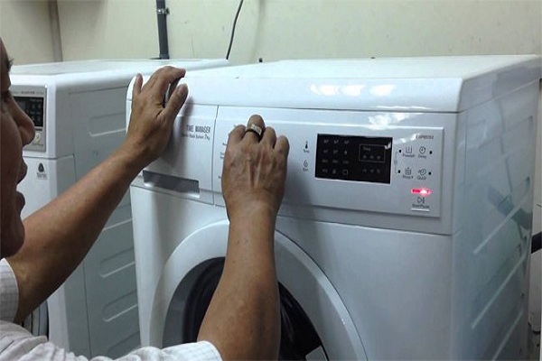 Cách xử lý máy giặt Electrolux có mùi hôi