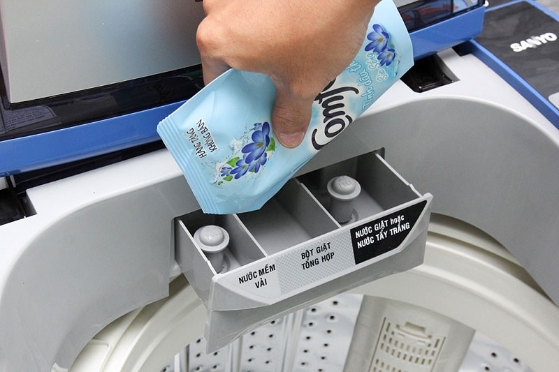 Dùng nước xả vải sai cách ảnh hưởng đến máy giặt