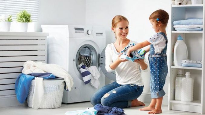 Giặt quần áo cho trẻ sơ sinh bằng máy giặt đúng cách