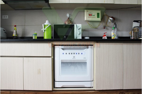 máy rửa bát Elextrolux