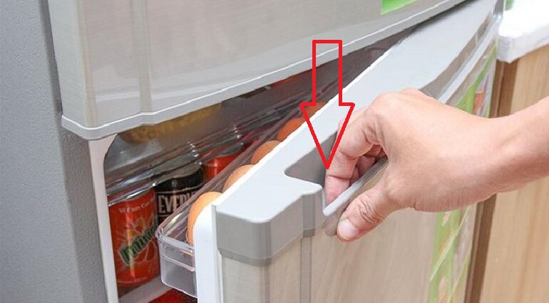 Tủ lạnh Sharp bị đọng nước