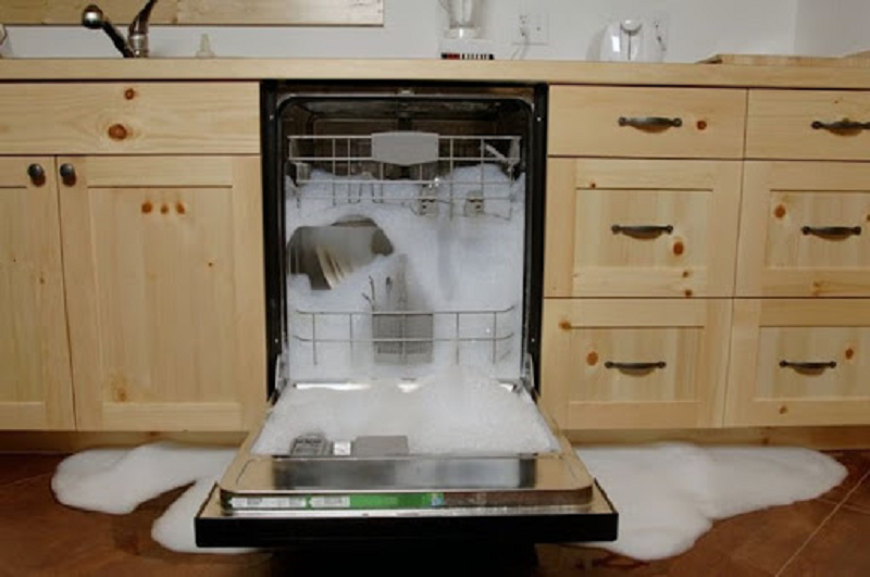 Lỗi máy rửa chén trào bọt ra bên ngoài