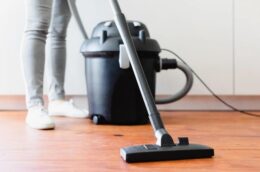 Cách vệ sinh máy hút bụi đơn giản