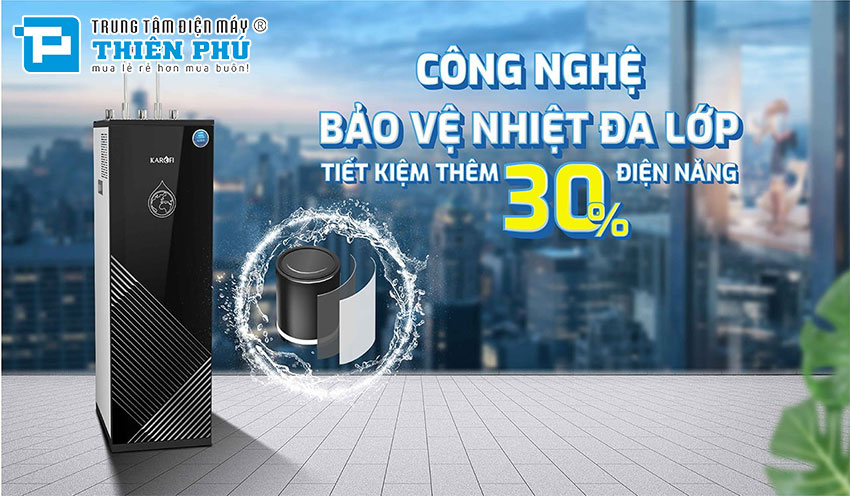 Lấy nước nóng tức thì bằng máy lọc nước Karofi 11 lõi KAD-R35 mà không cần đun sôi