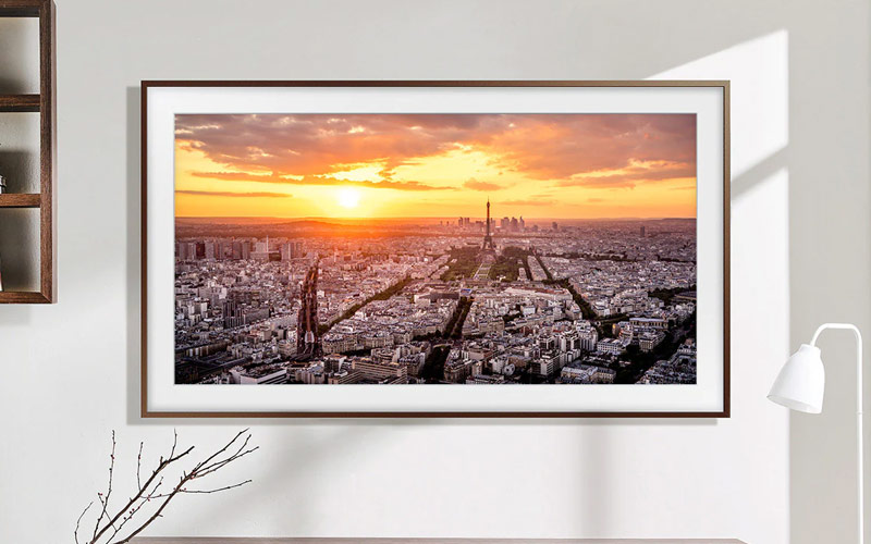 Thiết kế màn hình nhỏ với Smart Tivi Samsung QA32LS03BBKXXV cho không gian nhỏ