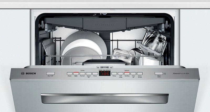 Máy rửa bát Bosch tự hé cửa mà thời gian vẫn đếm ngược là bình thường hay không?