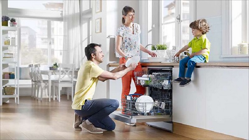 Máy rửa bát bán âm Bosch SMI8YCS03E có tính năng khóa trẻ em không?
