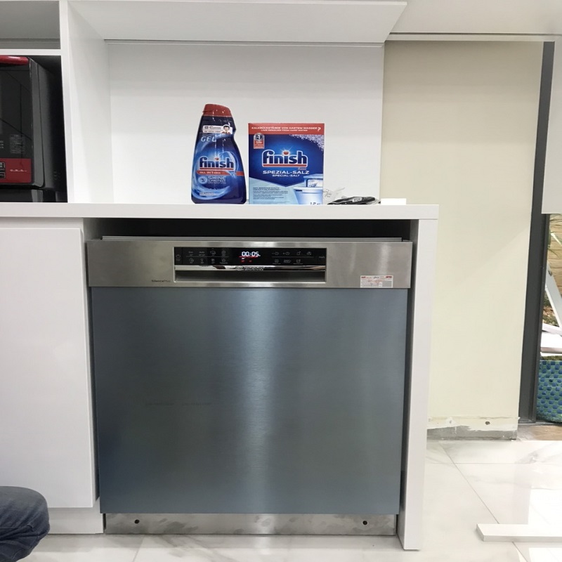 Máy rửa bát Bosch SMU6ECS57E có sấy tự động mở cửa không?