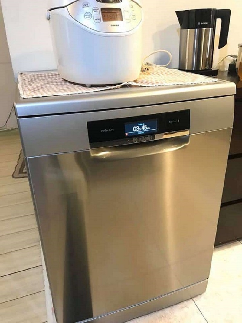 Có máy rửa chén Bosch 16 bộ, serie 8 phân khúc đặt bàn nhỏ gọn không?