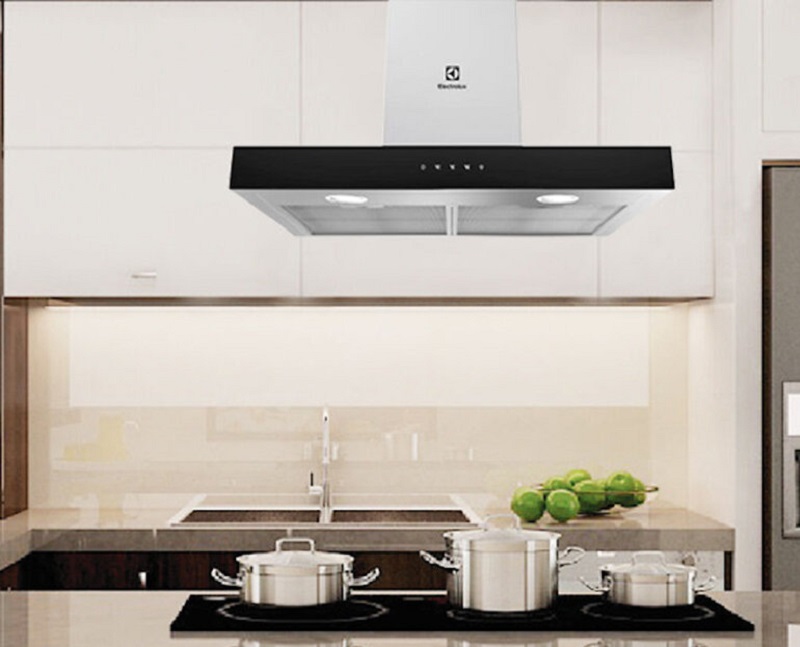 Vệ sinh và bảo dưỡng máy hút mùi Electrolux EFC735SAR đúng cách