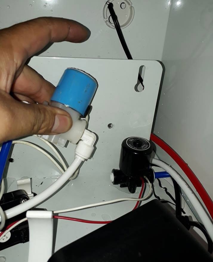 Máy lọc nước Karofi chảy nước yếu do van máy lọc nước bị tắc hoặc hỏng