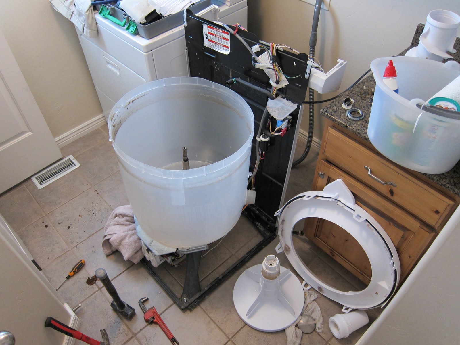 Máy sấy quần áo LG inverter DVHP09B có cẩn vệ sinh không, bao lâu thì nên vệ sinh?