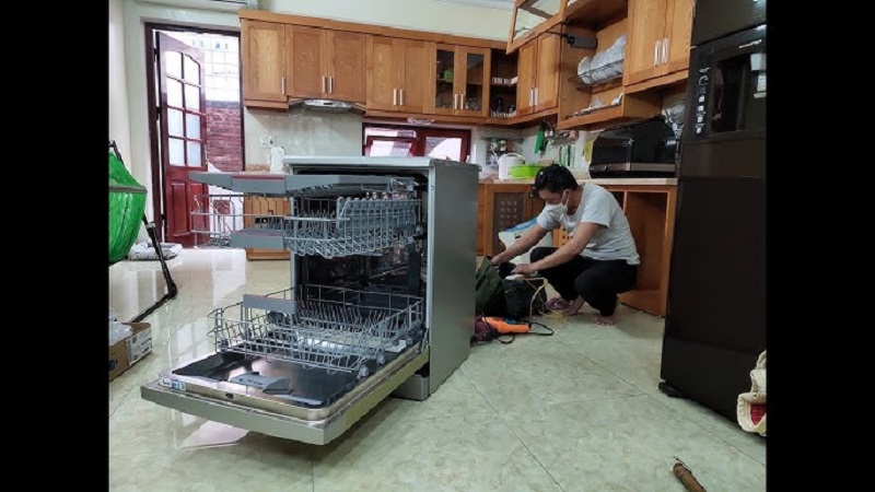 Nối dây dẫn điện cho máy rửa bát Bosch SMS6ZCI42E