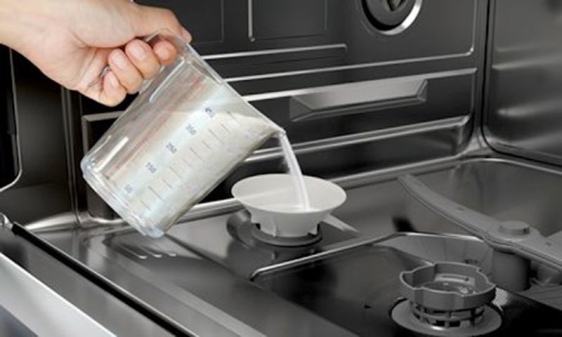 Cách thêm muối cho máy rửa bát Bosch SMS4EVI14E chi tiết