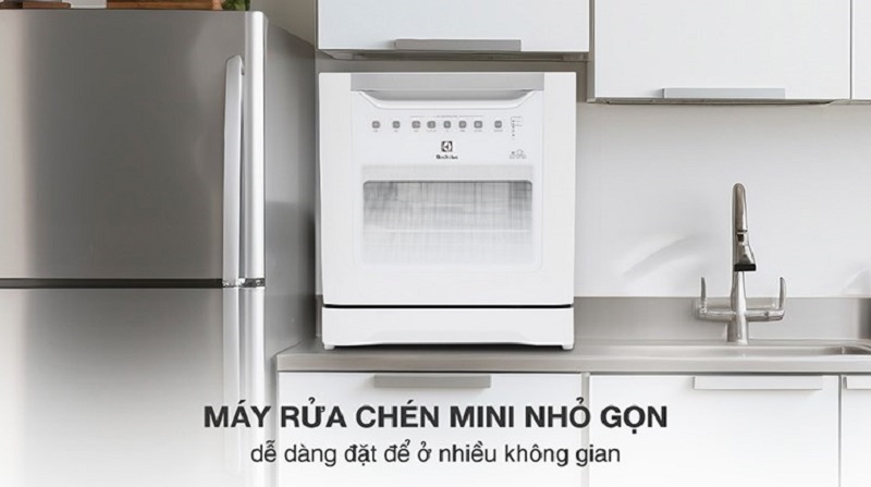 máy rửa chén Electrolux ESF6010BW trên bàn bếp