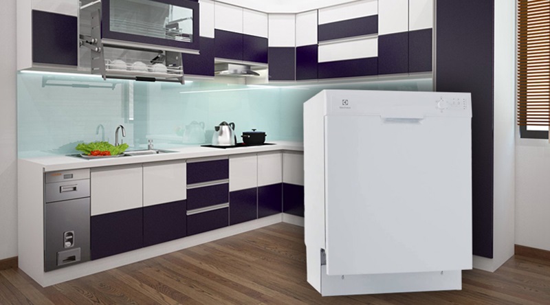 Tiến hành lắp đặt máy rửa bát Electrolux