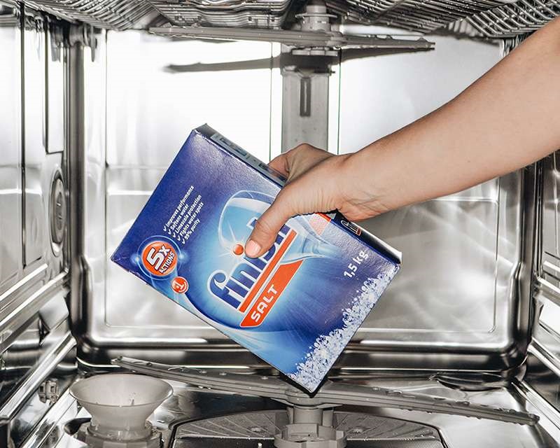 Sự quan trọng của muối rửa bát và chất làm bóng