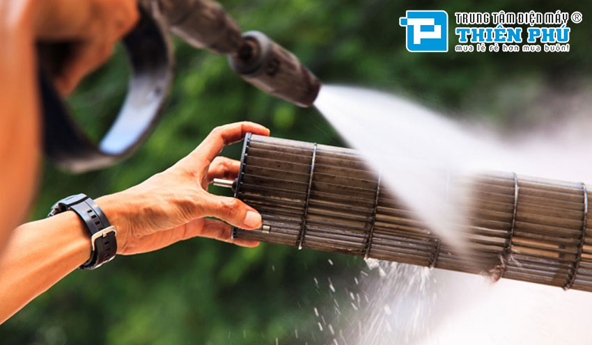 Điều hòa bị chảy nước phải làm sao - Chia sẻ nguyên nhân và cách xử lý
