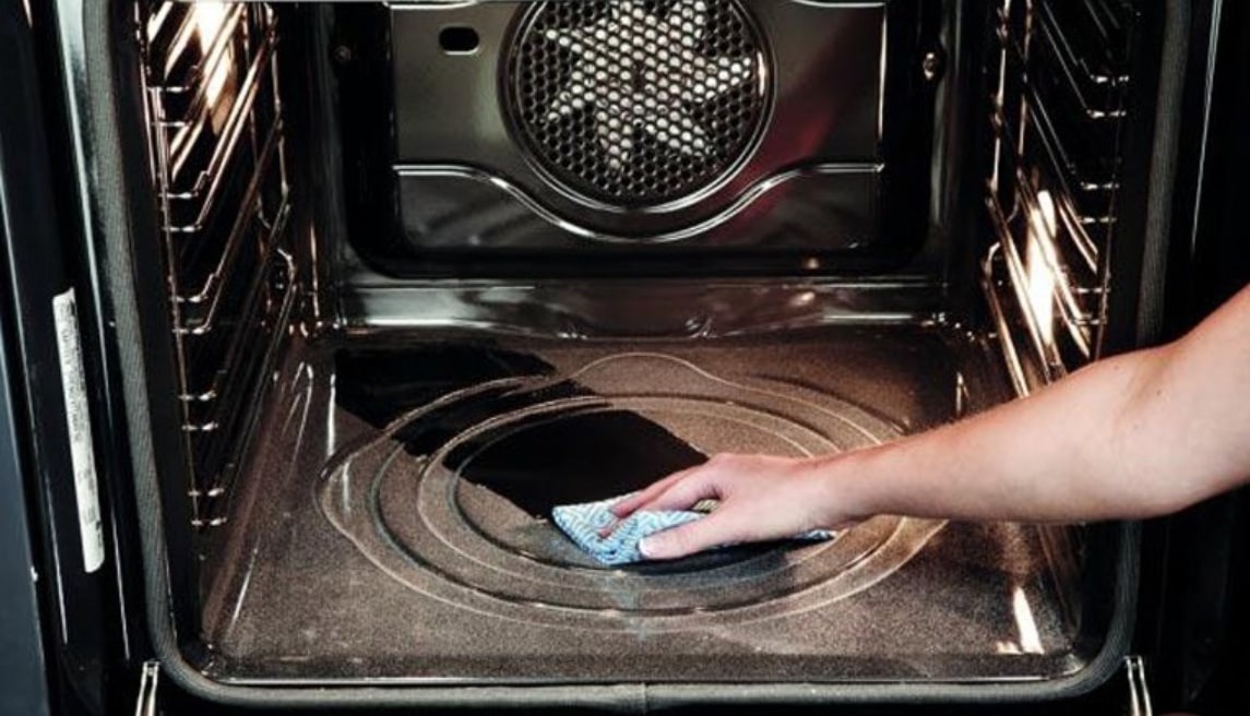 Làm thế nào để vệ sinh lò nướng Bosch đúng cách và hiệu quả?
