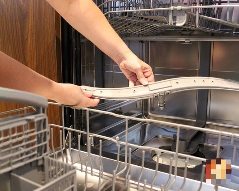 Làm thế nào để vệ sinh máy rửa bát Bosch SMS6ZCI49E 14 Bộ Serie 6 đúng cách cho sản phẩm bền đẹp?