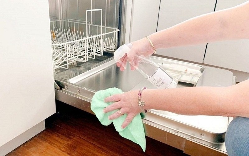 Làm thế nào để vệ sinh máy rửa bát Bosch SMS6ZCI49E 14 Bộ Serie 6 đúng