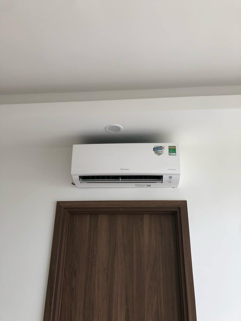 Phòng ngủ có nên lắp điều hòa Đaikin 12000btu 1 chiều inverter FTKB35YVMV không?