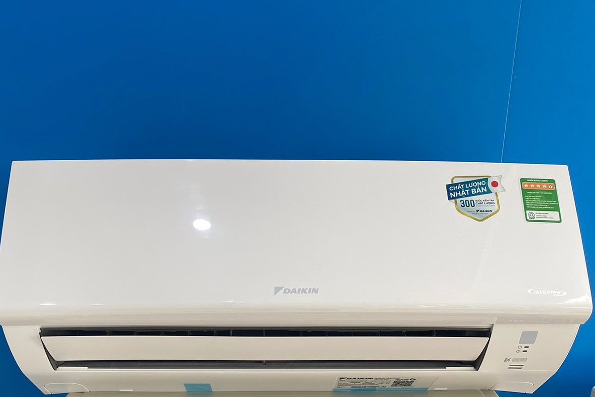 So sánh điều hòa Daikin FTKB35YVMV và điều hòa Gree COSMO12CI - Nên mua loại nào?